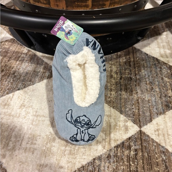 Women's,Girls,Boys Disney Stitch Fuzzy Babba SlipperSocks Size 5 1/2 - 7 1/2 S/M - Picture 2 of 10